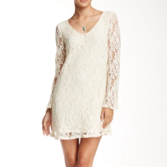 Socialite Dresses & Skirts - Socialite ivory lace dress